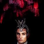 Kunstportrait mit Haarschmuck un Federn, gemacht im Fotostudio in Mannheim.