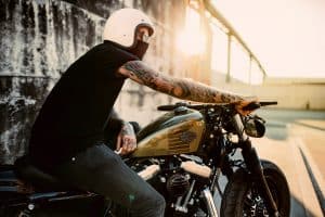 Clemens Hahn auf seinem Motorrad fotografiert in Mannheim.
