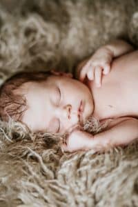 Nahaufnahme von einem Baby beim Babyshooting in Mannheim.