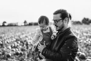 Timo Hecht mit Tochter Nila in Mutterstadt